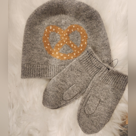 Sofia Cashmere Kids Hat & Mittens - Picture 2 of 3